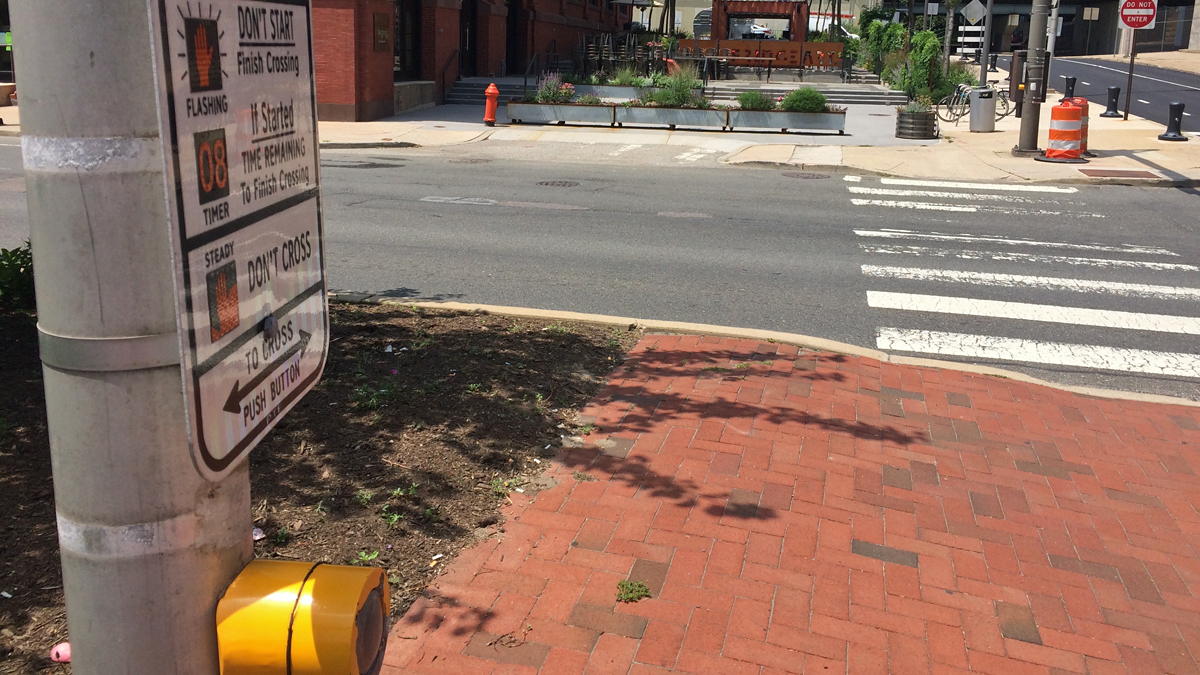  Some crosswalk buttons are placebos. (Jim Saksa/PlanPhily) 