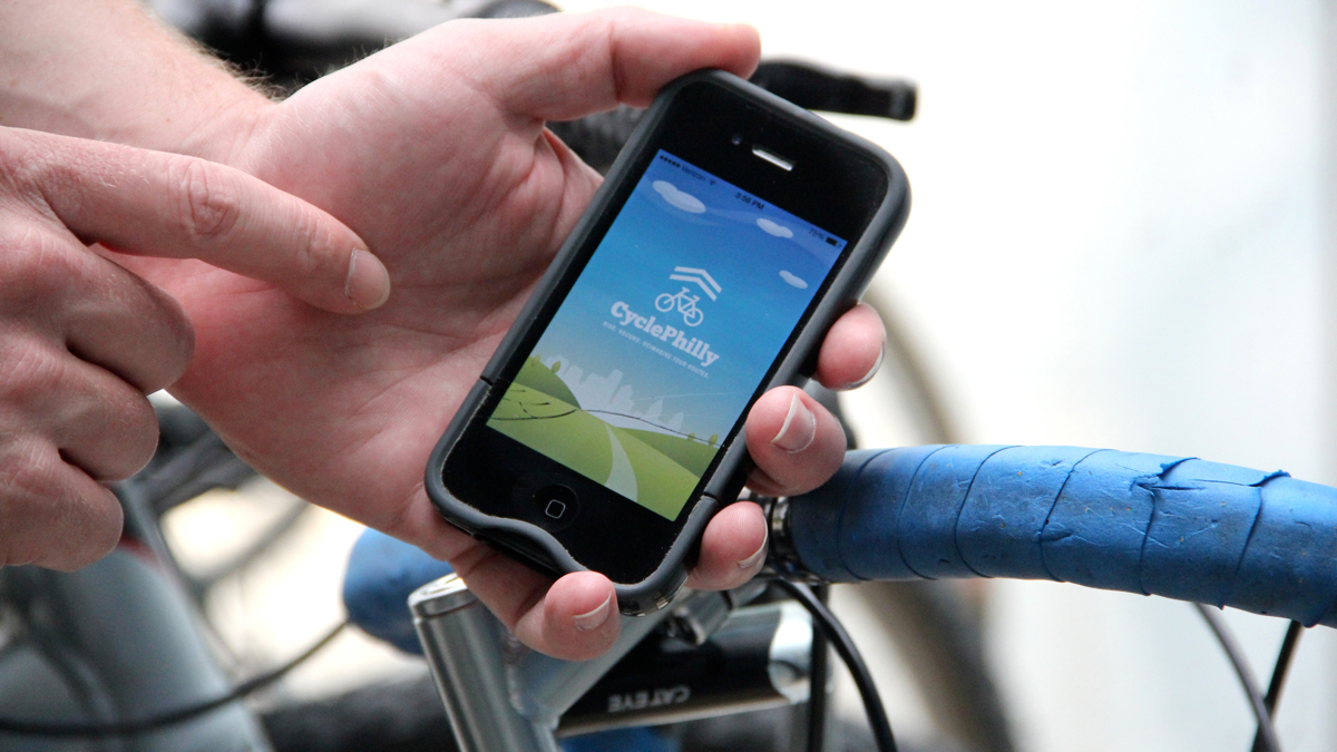  Philadelphia bicyclists are encouraged to download an app that tracks their movements. The data will be used to plan new bike routes in the city. (Emma Lee/WHYY) 
