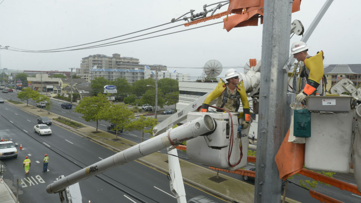 Delmarva linemen at work