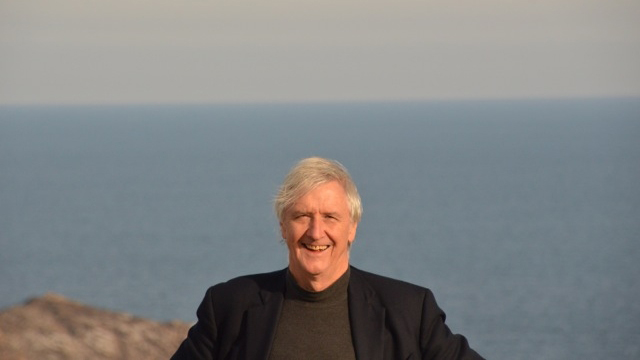  Les Dutton's work at the intersection of physics, chemistry and biology has led him to discover a distinct signature of life in the way biological molecules transfer electrons, the carriers of electricity. (Image courtesy of Les Dutton) 