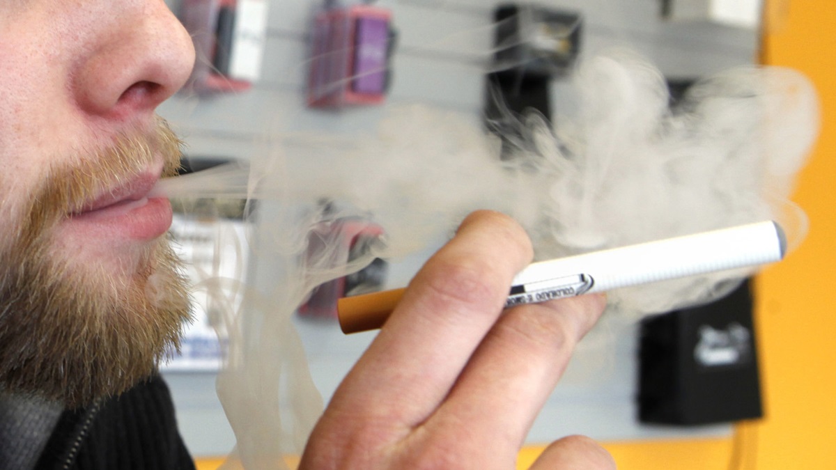  A sales associate demonstrates the use of a electronic cigarette and the smoke like vapor that comes from it. (AP Photo/Ed Andrieski) 