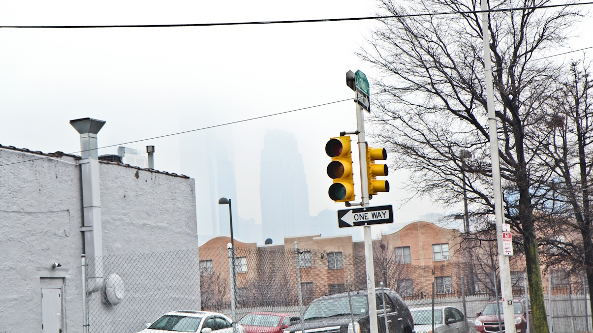  A traffic light is broken at 8th and Callowhill Streets in Philadelphia. (Kimberly Paynter/WHYY) 