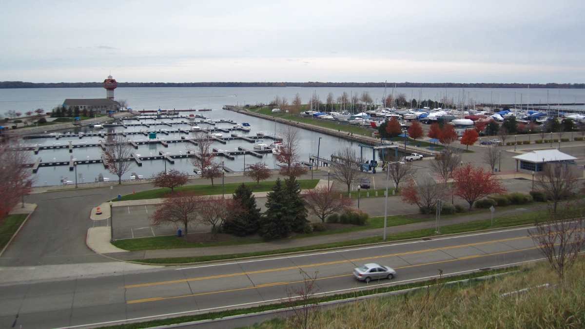  Erie's West Bayfront Parkway is cutting off access between the waterfront and downtown. (Rachel McDevitt for Keystone Crossroads)  