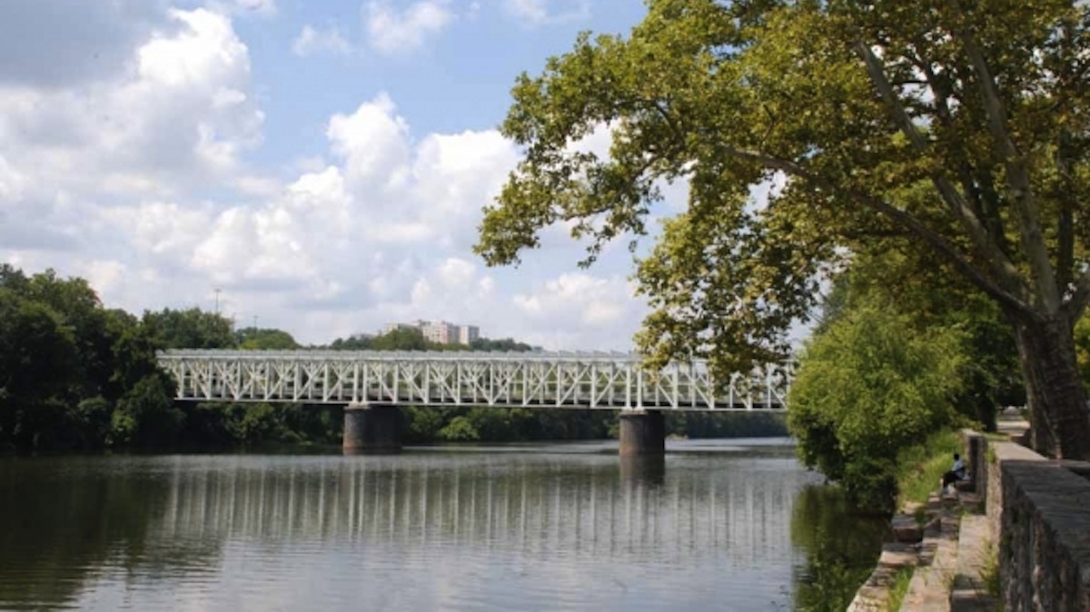  The body of an unidentified woman was discovered in the Schuylkill River by the Falls Bridge this morning. (NewsWorks file) 