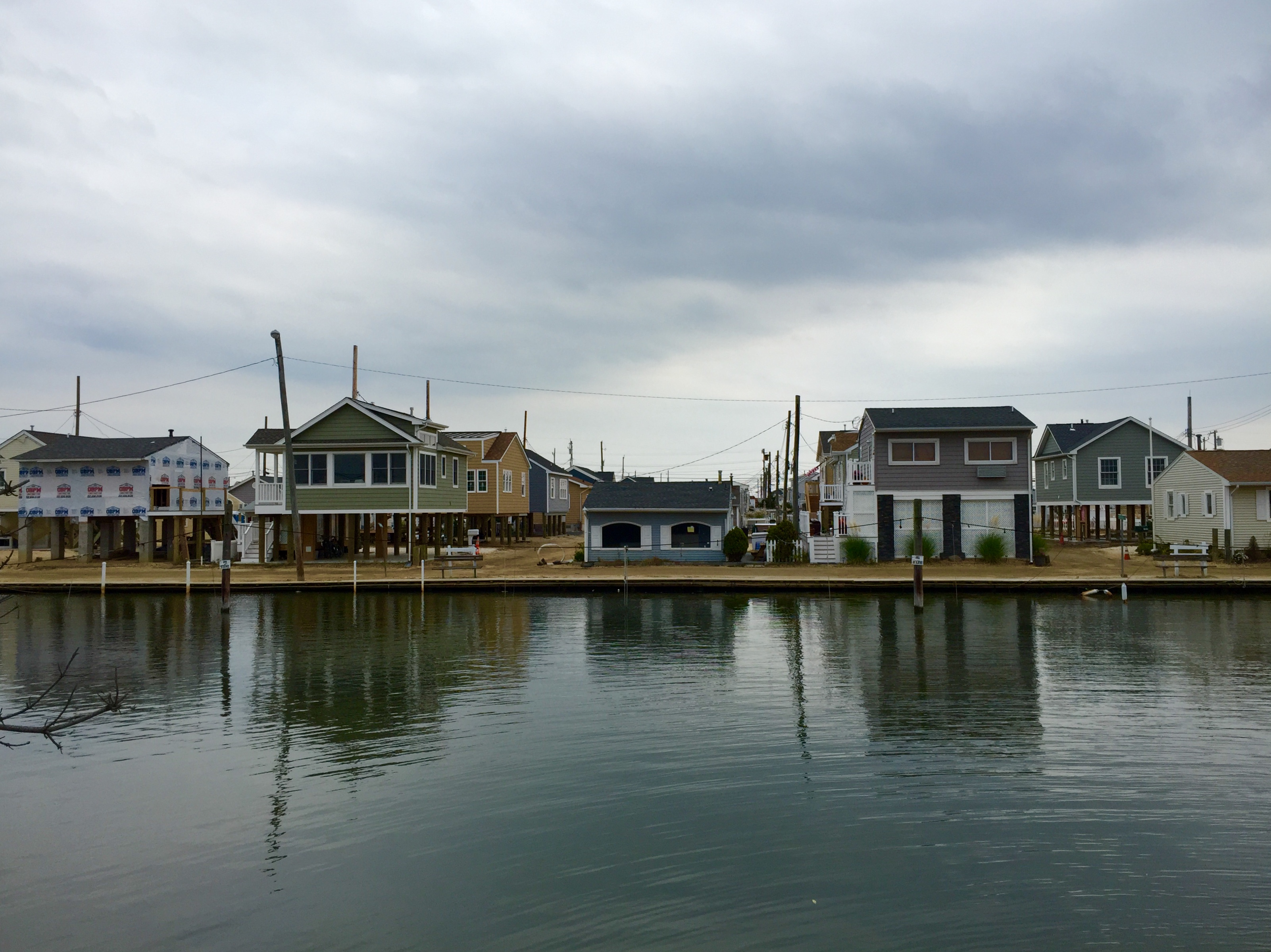  A mixture of elevated and grade-level homes in Ocean Beach III on Oct. 29, 2014. (Photo: Justin Auciello/for NewsWorks) 