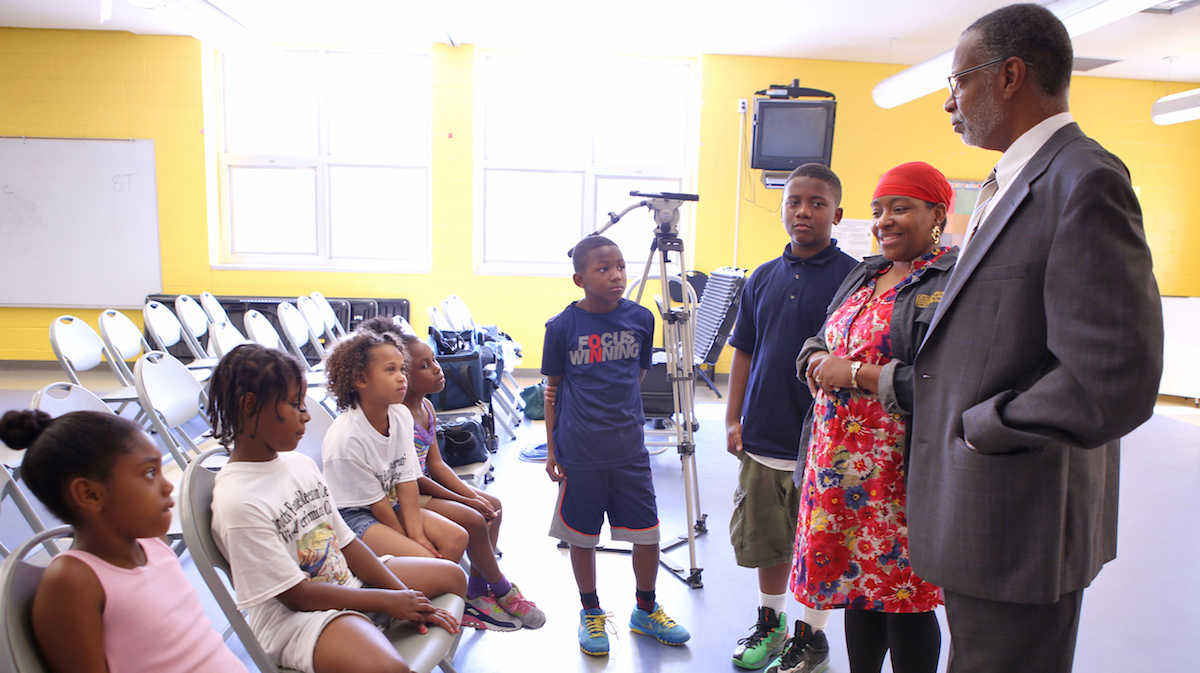  State Senator Art Haywood chats with students at the READ! By 4th launch in Northwest Philly on Wednesday. (James Kurish of Pennsylvanian Senate Democratic Caucus Communications) 