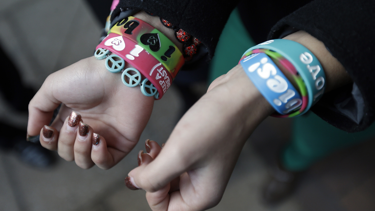  Brianna Hawk, 15, left, and Kayla Martinez, 14, display their bracelets for photographers outside the U.S. Courthouse in Philadelphia. (AP file Photo/Matt Rourke) 