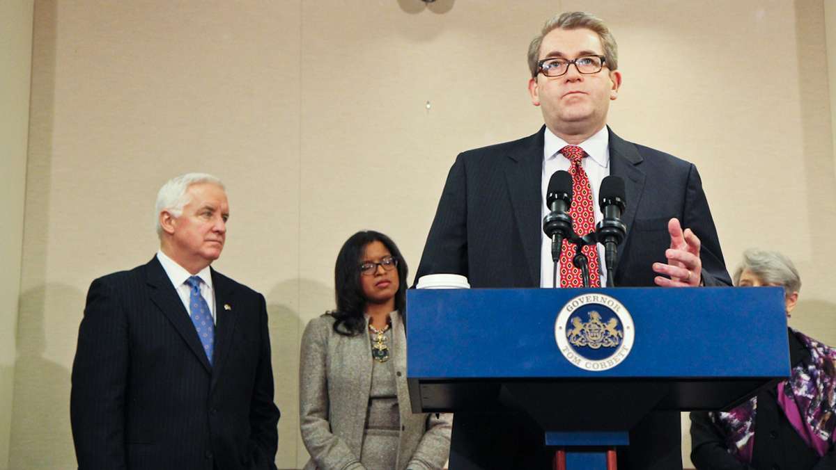  New SRC Chair Bill Green speaks as Gov. Tom Corbett and Farah Jimenez look on. (Kim Paynter/WHYY) 