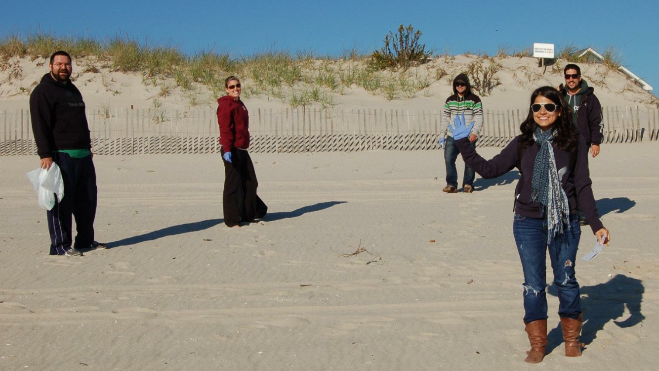  Fall Beach Sweeps volunteers pausing for a photo in Midway Beach in Oct. 2011. (Photo courtesy of Dominick Solazzo) 