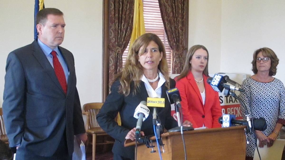 New Jersey Republican Sens. Mike Doherty and Jennifer Beck (center) oppose the plan to increase the state's tax on gas by 23 cents a gallon. (Phil Gregory/WHYY)