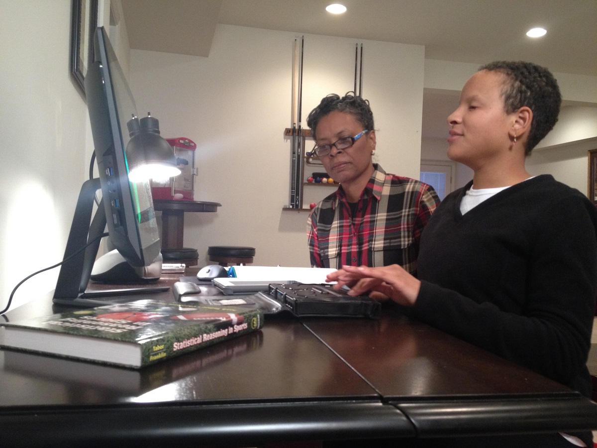  Elizabeth Harrington completes a homework assignment with help from her mother, Debbie. (Avi Wolfman-Arendt/WHYY) 