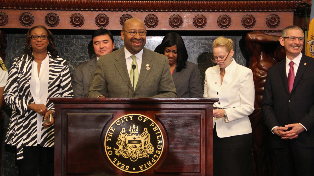  Mayor Michael Nutter looks back on the papal visit during a press conference in the Mayors Reception Room at City Hall. (Emma Lee/WHYY) 