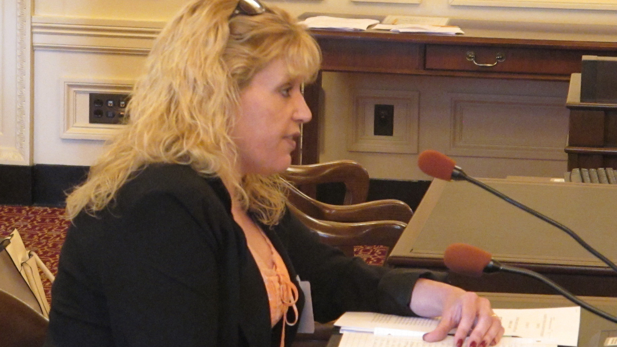  Nancy Wirtz tells New Jersey lawmakers the measure could save her Sandy damaged home in Forked River from foreclosure. (Phil Gregory/WHYY) 