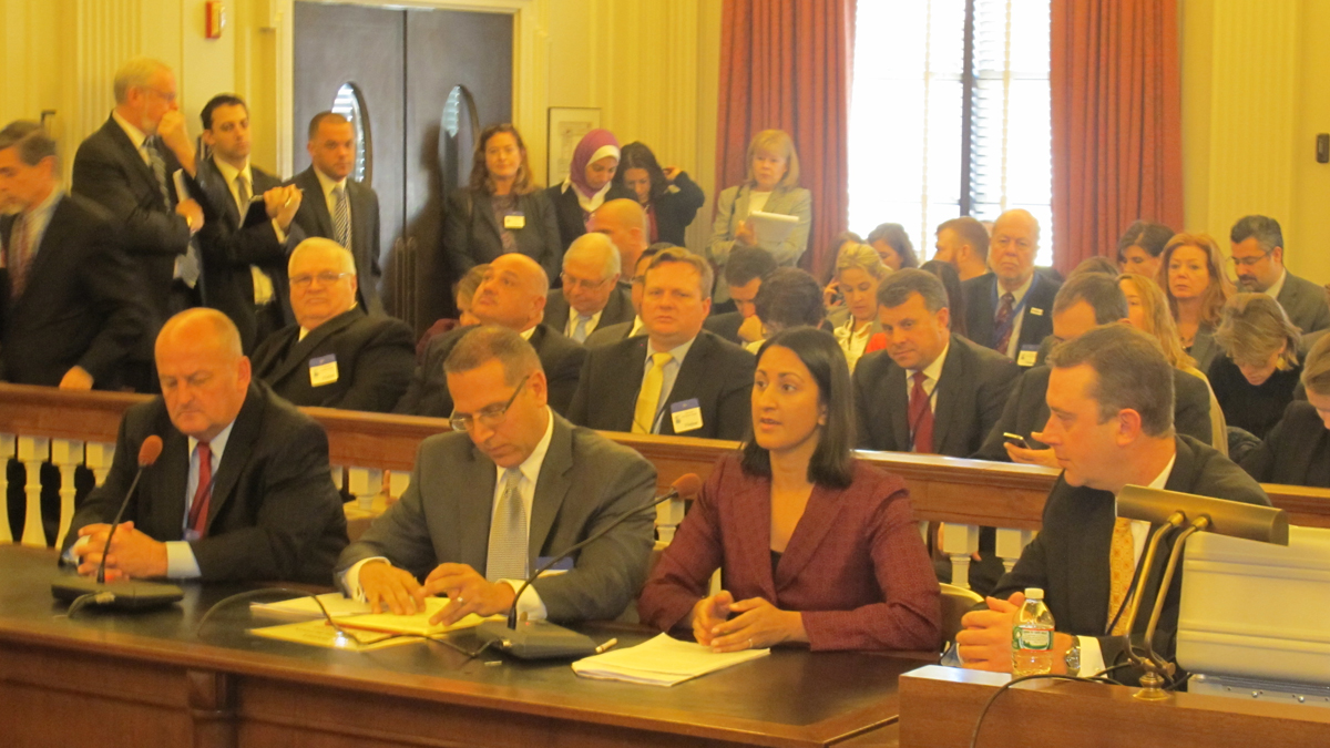  Opponents and supporters of the bill pack Assembly committee hearing room. (Phil Gregory/WHYY) 