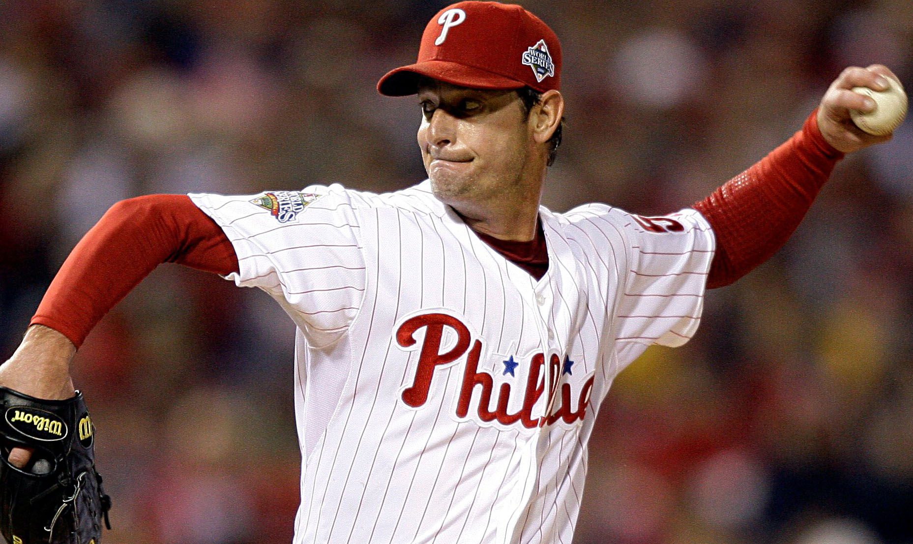  Jamie Moyer pitches in the 2008 World Series. (AP photo/David T. Phillips) 