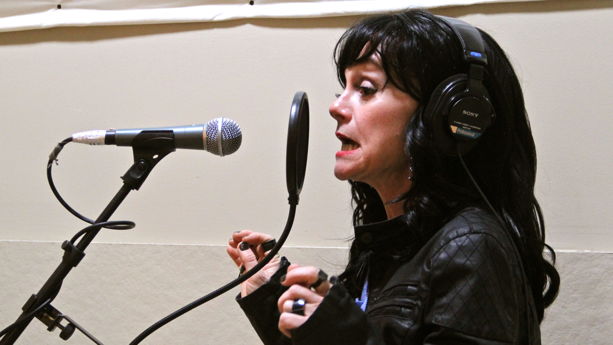 Jennifer Childs portrays an aging rock star in 1812 Productions' 'I Will Not Go Gently.' (Emma Lee/WHYY)