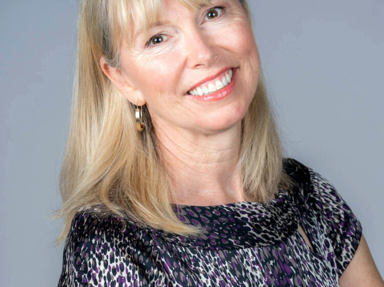 A headshot of Jennifer Lynn