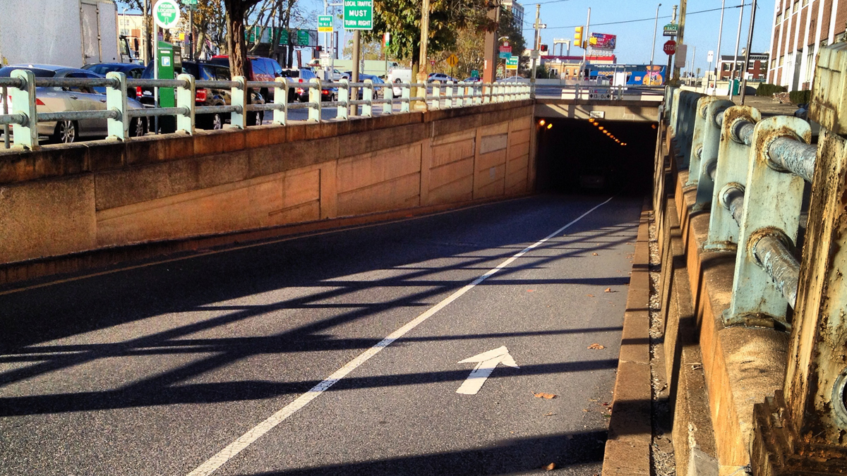  The 5th Street tunnel from Race Street to Callowhill Street bypasses the Ben Franklin Bridge approach and gives cyclists a thrill. (Emma Fried-Cassorla/for Philly Love Notes) 