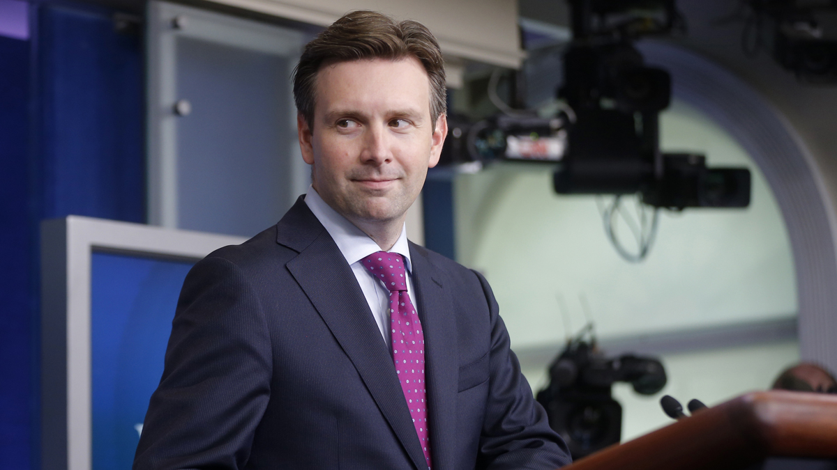  White House press secretary Josh Earnest is shown taking the podium for a daily press briefing at the White House. (AP Photo/Charles Dharapak, file) 