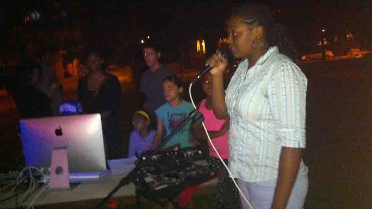  Alexis Avent says she and her twin come to sing 