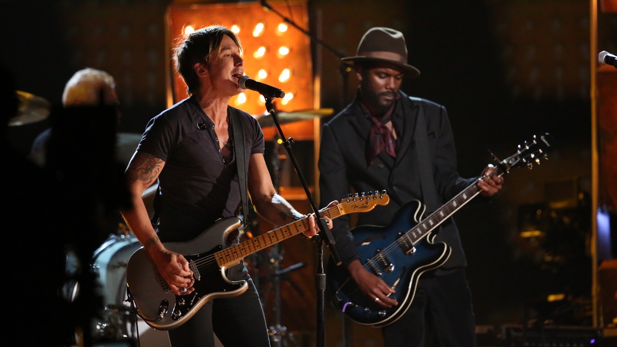  Keith Urban, left, performs alongside and Gary Clark, Jr. at the GRAMMY Awards. (Photo by Matt Sayles/Invision/AP) 