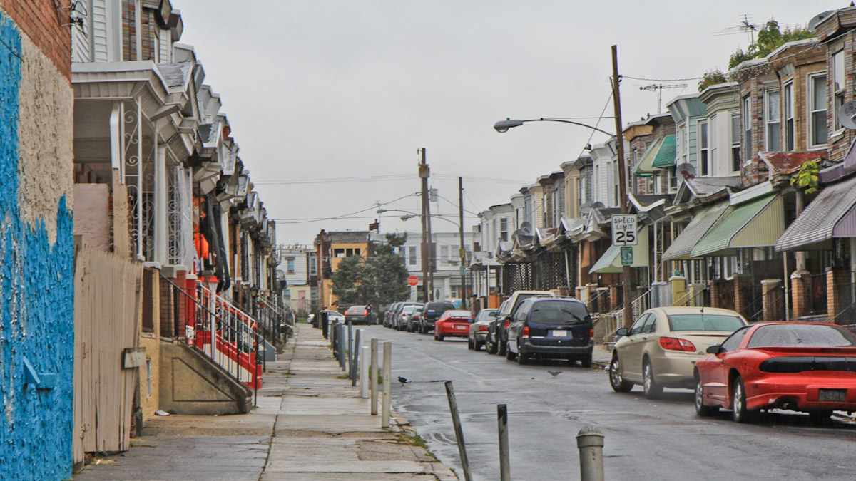  Residents of this Kensington block are celebrating a bust that took drug dealers away. (Kimberly Paynter/WHYY) 