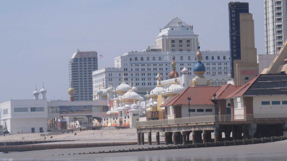  Legislative leaders have agreed to a path that could lead to a ballot question on whether the state should allow two casinos in North Jersey. Right now, casinos are limited to Atlantic City. (AP file photo) 