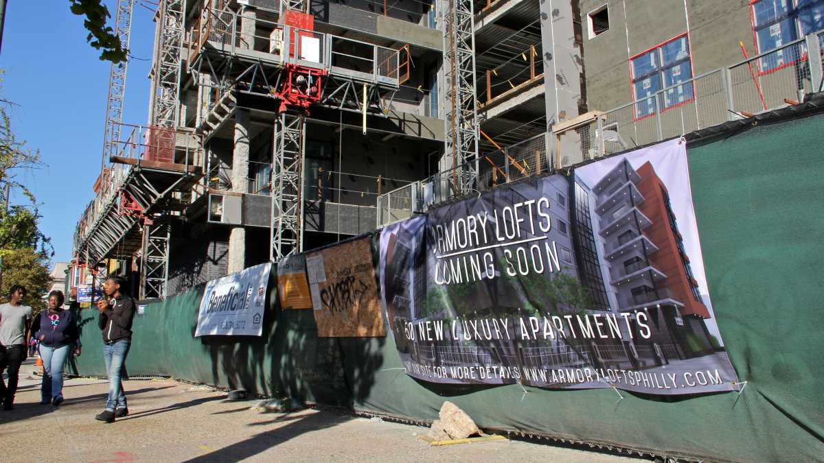 Luxury apartments go up on South Broad Street near Wharton Street in South Philadelphia. (Emma Lee/WHYY