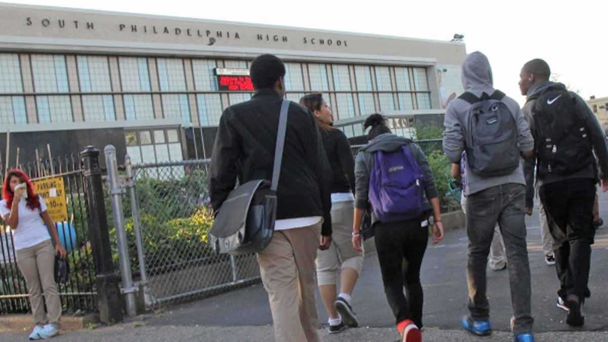 Students are shown arriving for class at South Philadelphia High School. (Kimberly Paynter/WHYY) 