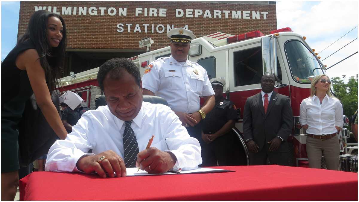  Wilmington Mayor Dennis Williams vetoes a City Council budget cut (File/NewsWorks) 