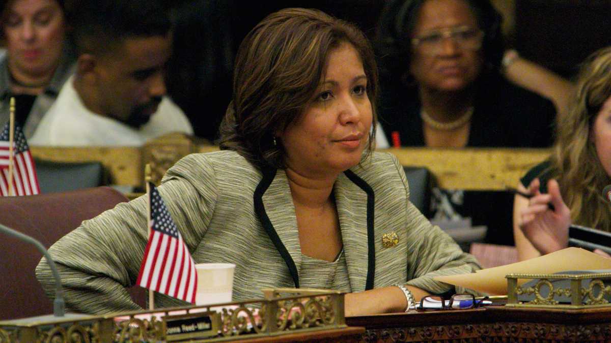 Councilwoman Maria Quiñones-Sánchez wants better regulation of expediters. (NewsWorks file photo) 