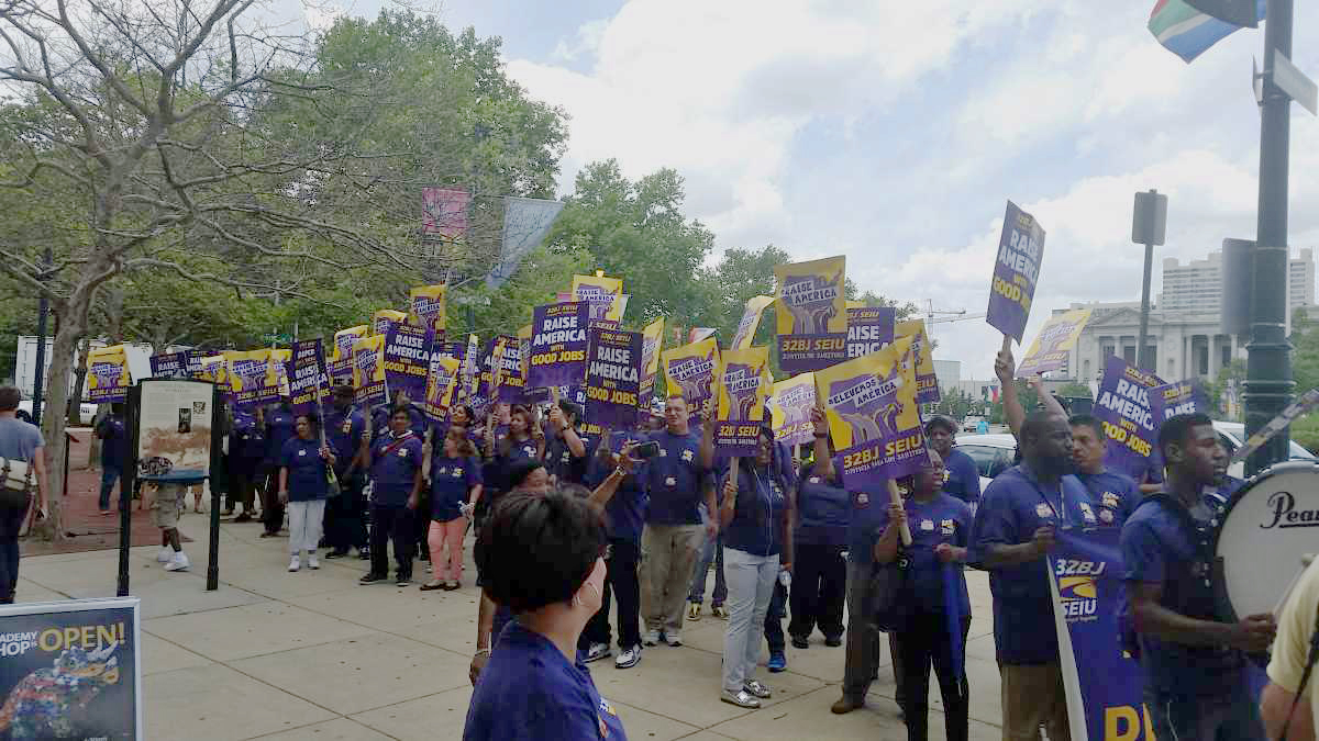  Protestors set up a brief picket line outside the Academy of Natural Sciences (Tom MacDonald/WHYY) 