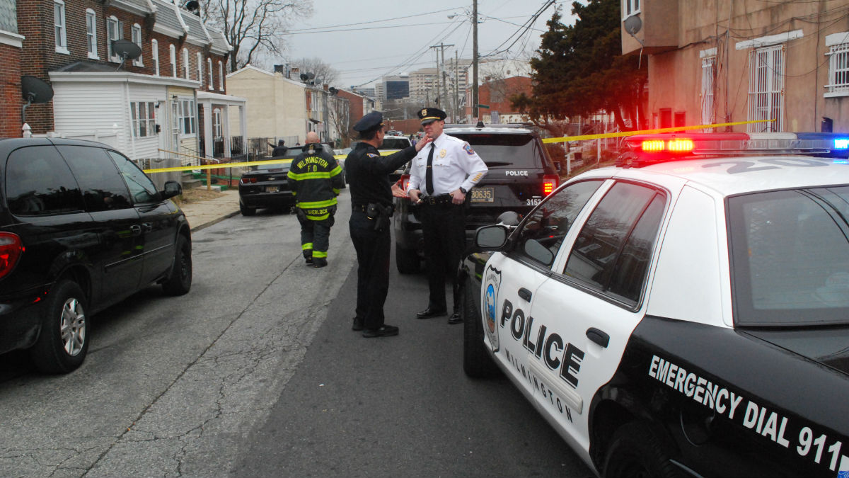 Wilmington Police investigate the shooting death of 66-year-old Charles Mays. (John Jankowski/for NewsWorks)
