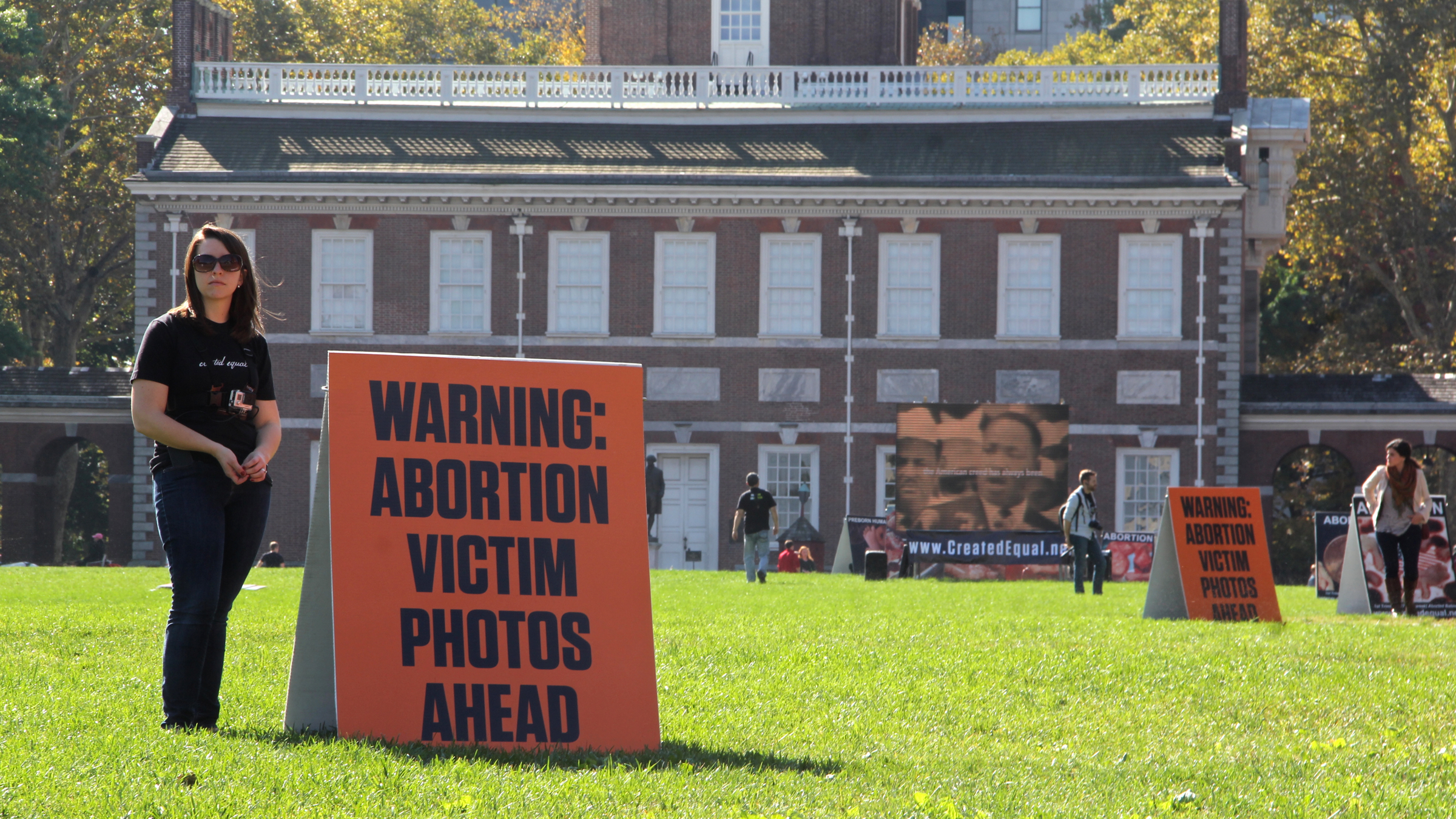 Antiabortion activists set up a graphic display on Independence Mall. (Emma Lee/WHYY)
