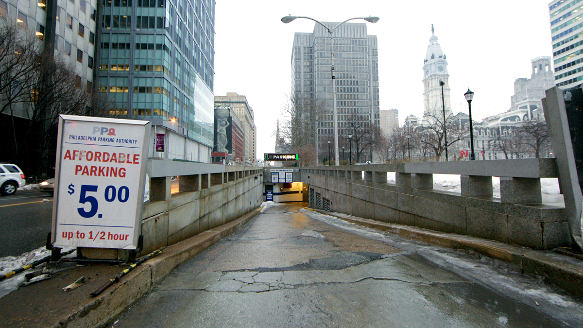  A Philadelphia City Council committee has voted to sell the parking garage beneath Love Park. (Nathaniel Hamilton/For Newsworks) 