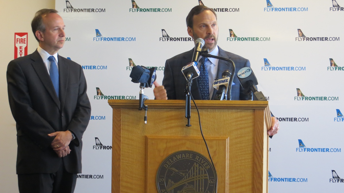  Gov. Jack Markell and Frontier Airlines CEO Dave Siegel (Chris Hope/for NewsWorks) 