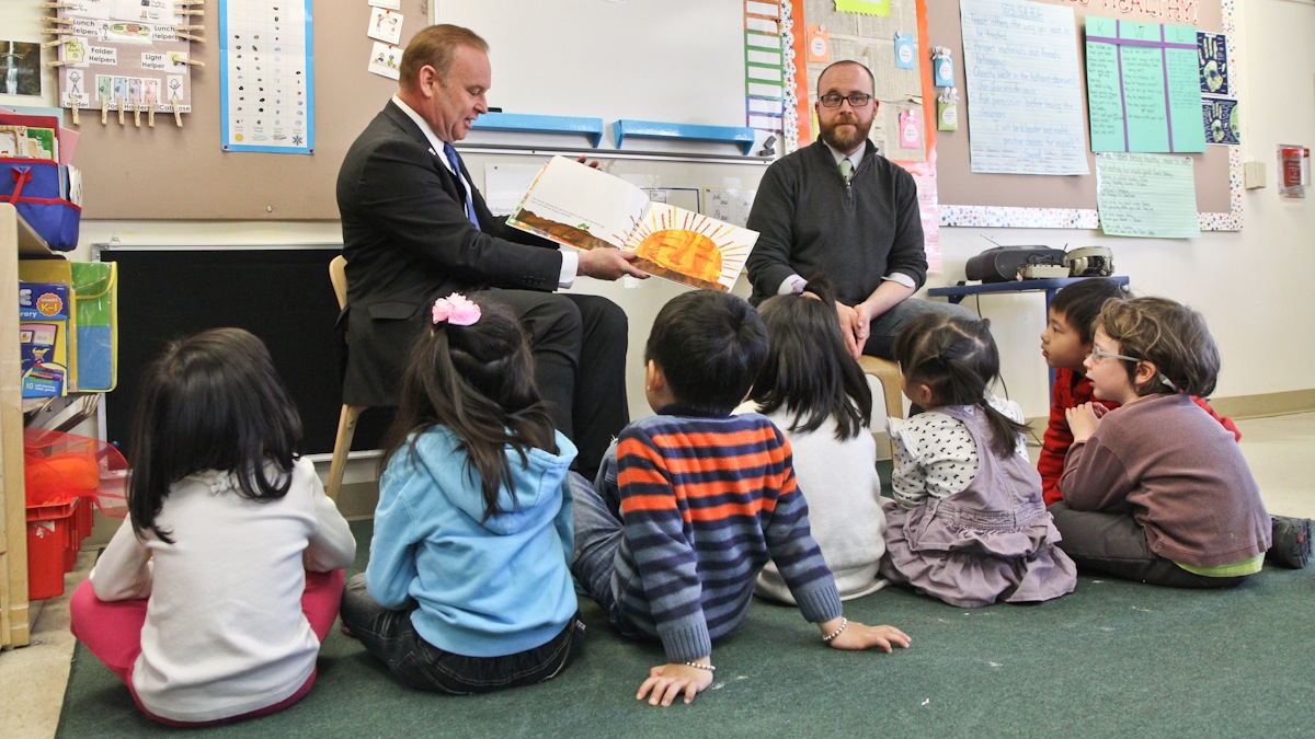  Democratic primary candidate for governor Rob McCord reads The Very Hungry Caterpillar to preschool students at the Children's Village Early Learning Center. (Kimberly Paynter/WHYY) 