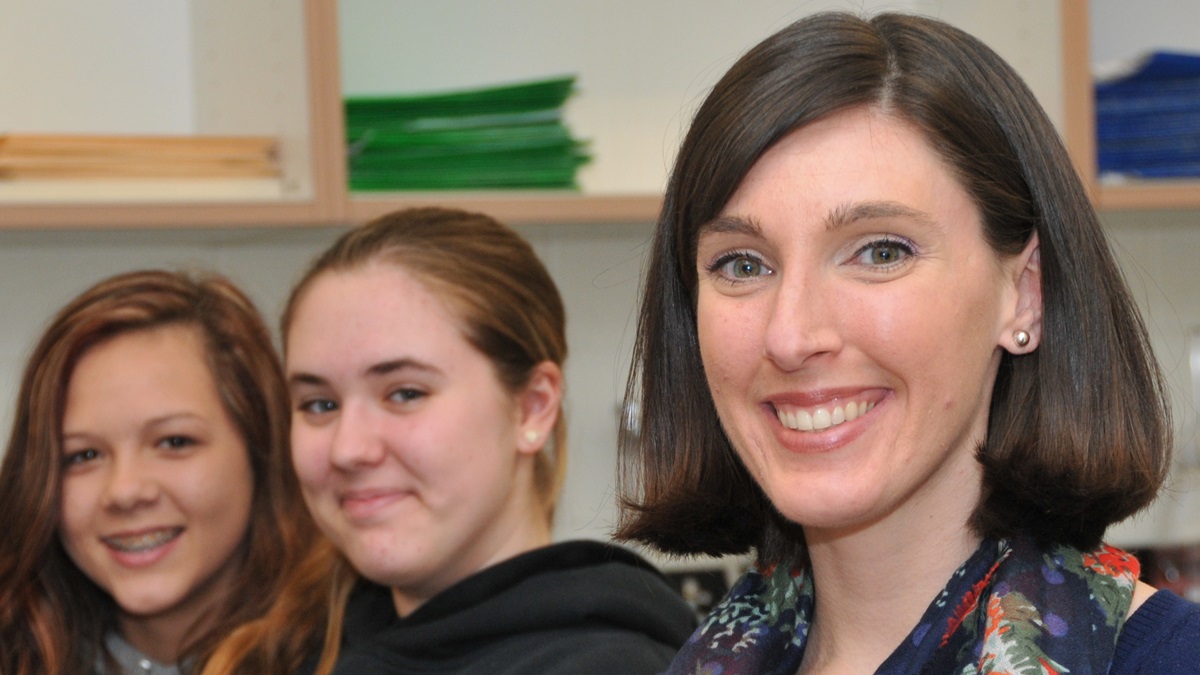  Delaware teacher of the year Megan Szabo with some of her students at Postlethwait Middle School. (photo courtesy Caesar Rodney School District) 