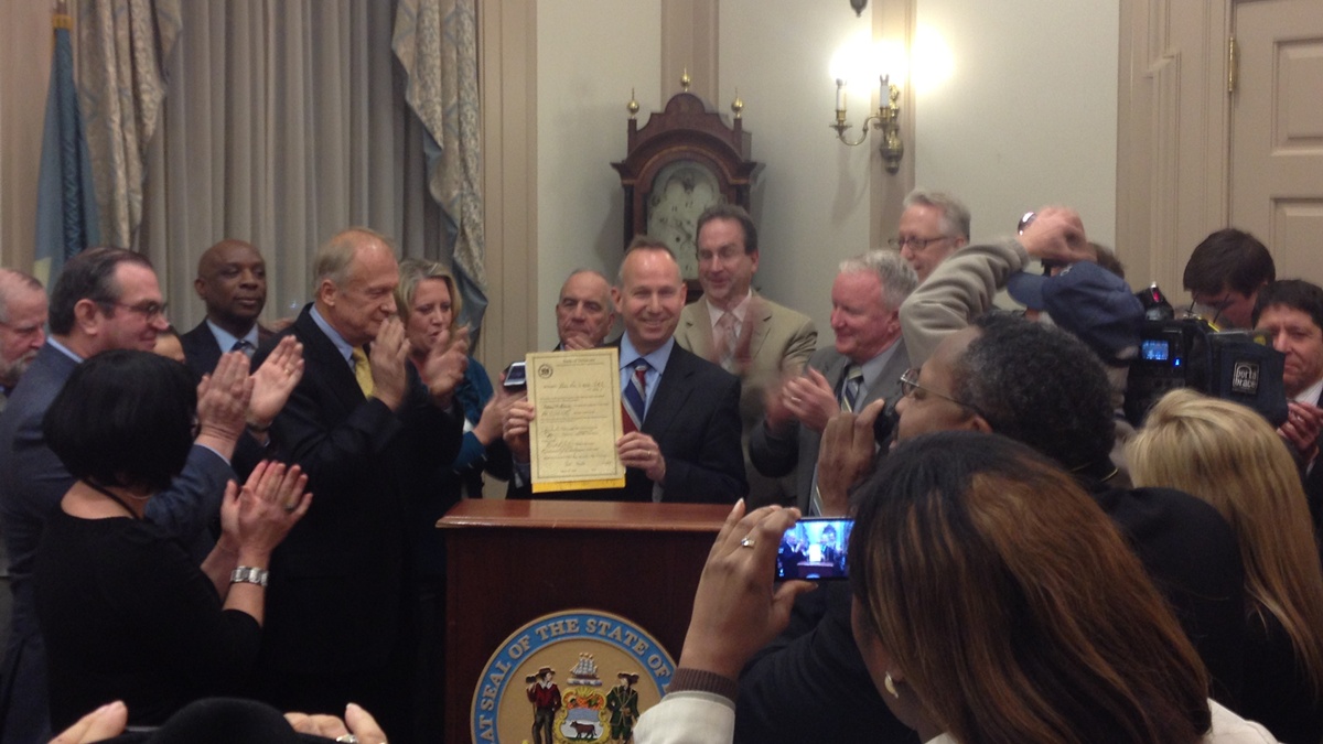  Gov. Jack Markell signs the minimum wage bill into law (Shana O'Malley/for NewsWorks) 