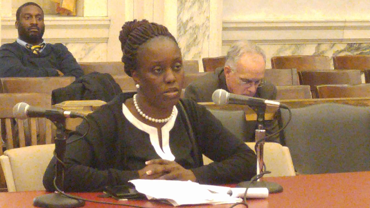  Aeesha Mosley testifies about an unscrupulous tow company Monday as a Philadelphia City Council committee considers tougher  regulations on towing. (Tom MacDonald/WHYY)   