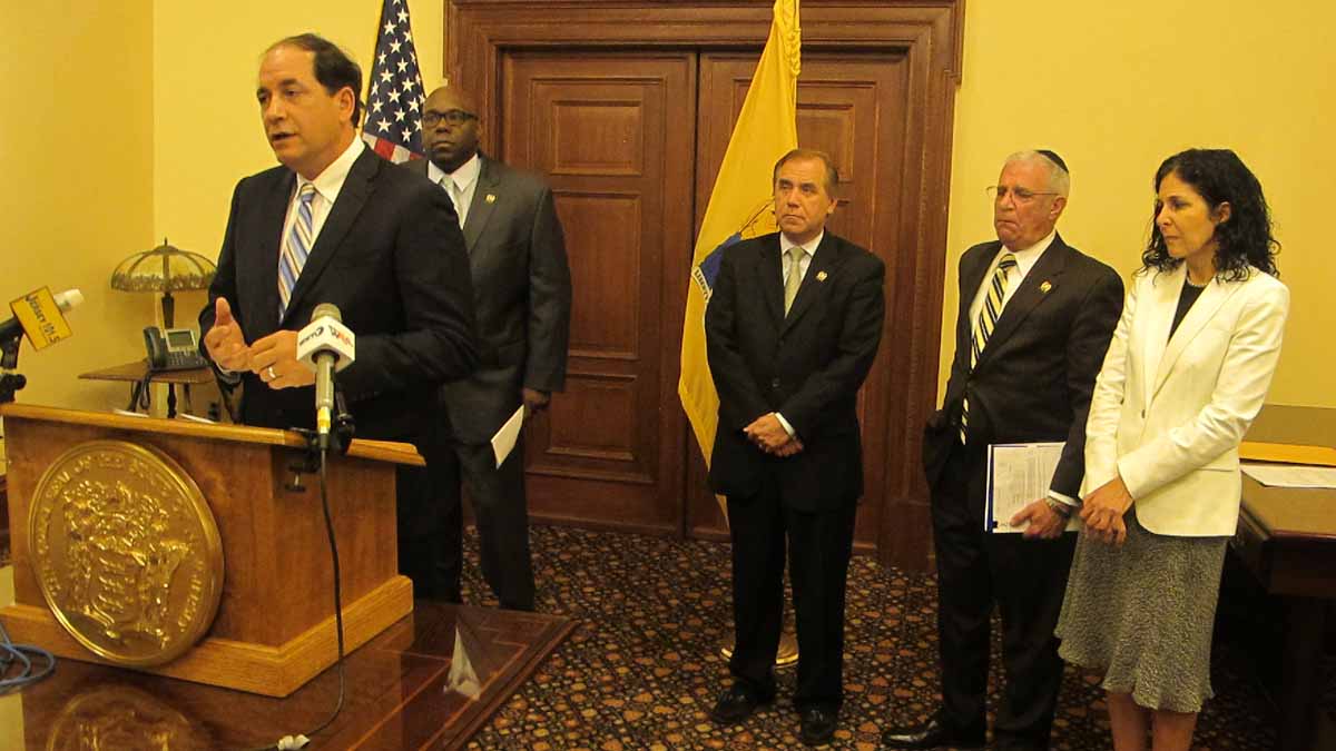  Democratic lawmakers discuss their bill to increase transparency about out-of-network health care costs. (Phil Gregory/WHYY) 