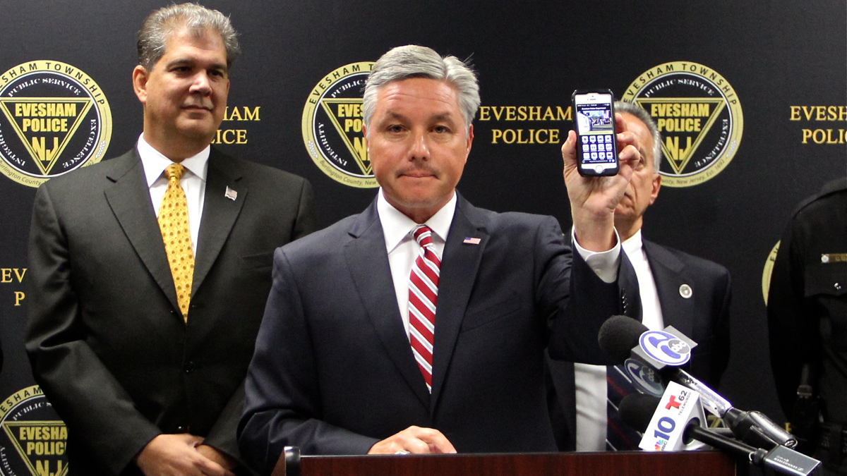  Evesham Township Mayor Randy Brown holds up a smart phone with the Uber app. A new program provides free rides for residents leaving bars and restaurants in the township. (Emma Lee/WHYY) 