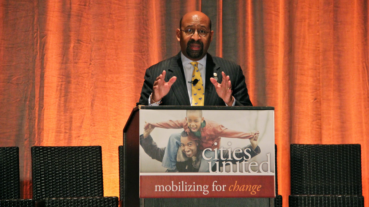  Mayor Michael Nutter works to convince DNC representatives that Philadelphia is the best place for the 2016 national convention. (Emma Lee/WHYY) 