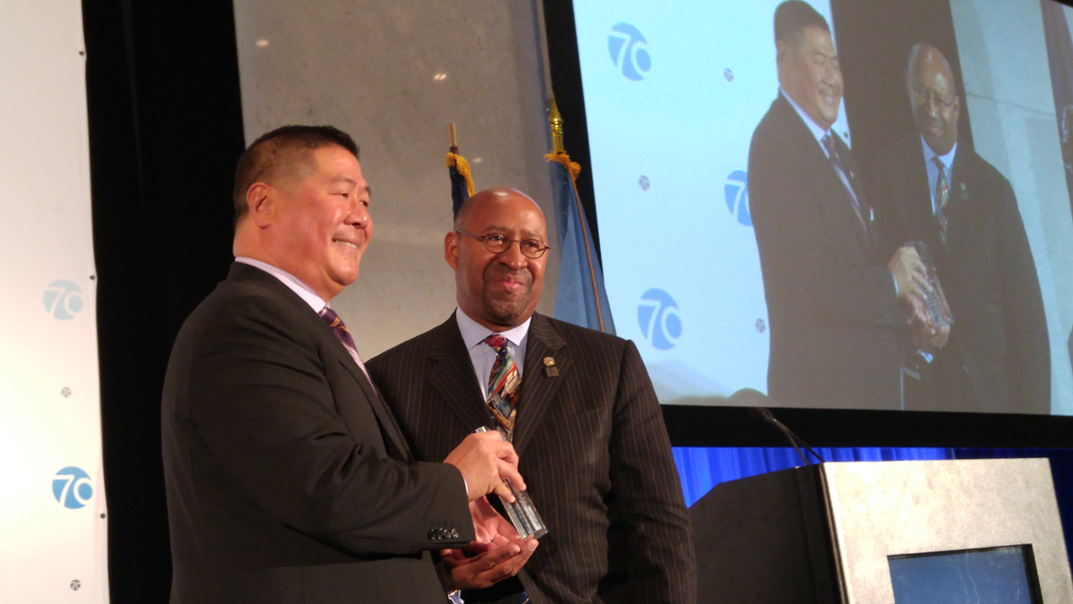  Committee of Seventy Chairman Stephen Tang presents Mayor Michael Nutter with the award. (Tom MacDonald/WHYY) 