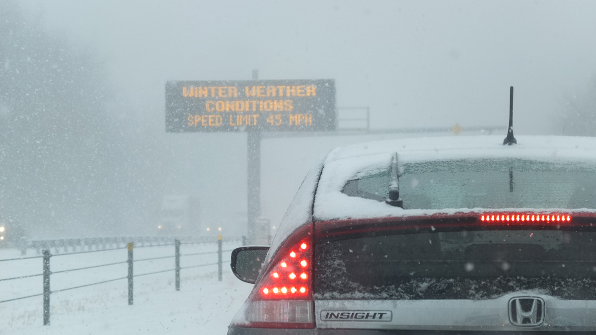 A sign announcing weather conditions seen from the southbound lanes of I-95, north of Street Road in Philadelphia, Pa., Jan. 21, 2014 (Alan Tu/for NewsWorks) 