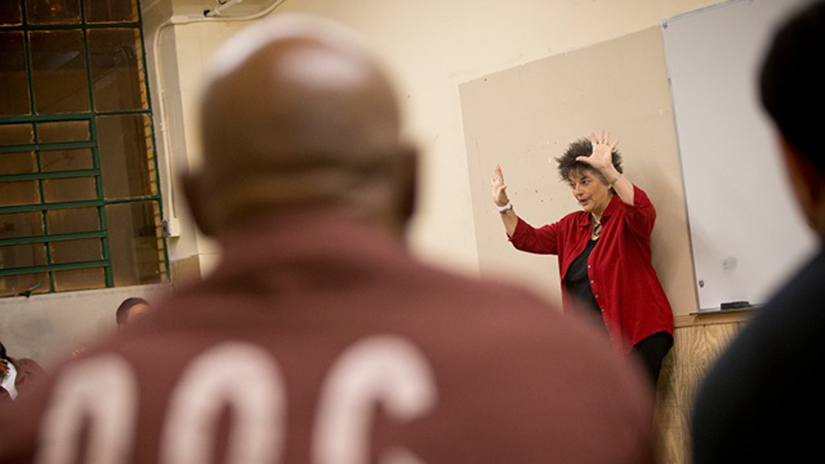  Instructor Lori Pompa leads an Inside-Out class of Temple students and Graterford 'inside students' in the prison. (Photo courtesy of Ryan S. Brandenberg/Temple University) 