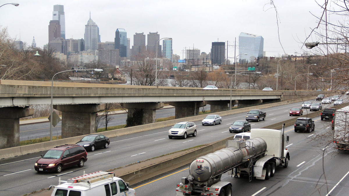 The Schuylkill Expressway near Girard Avenue. (Emma Lee/WHYY)