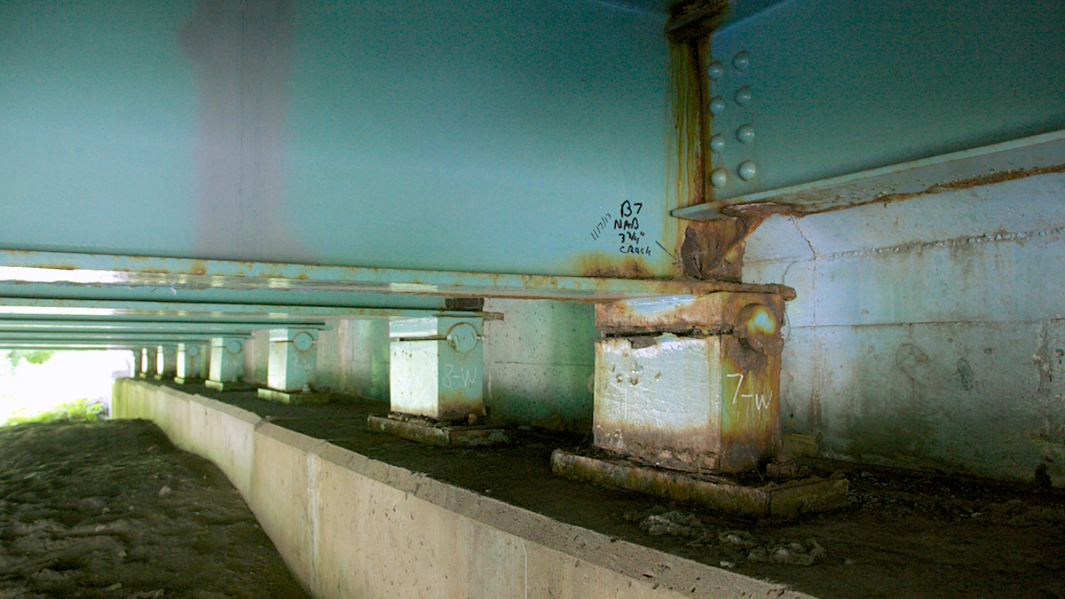  A structurally deficient Schuylkil Expressway overpass is pictured in this June, 2013, photo. (Nathaniel Hamilton/for NewsWorks) 
