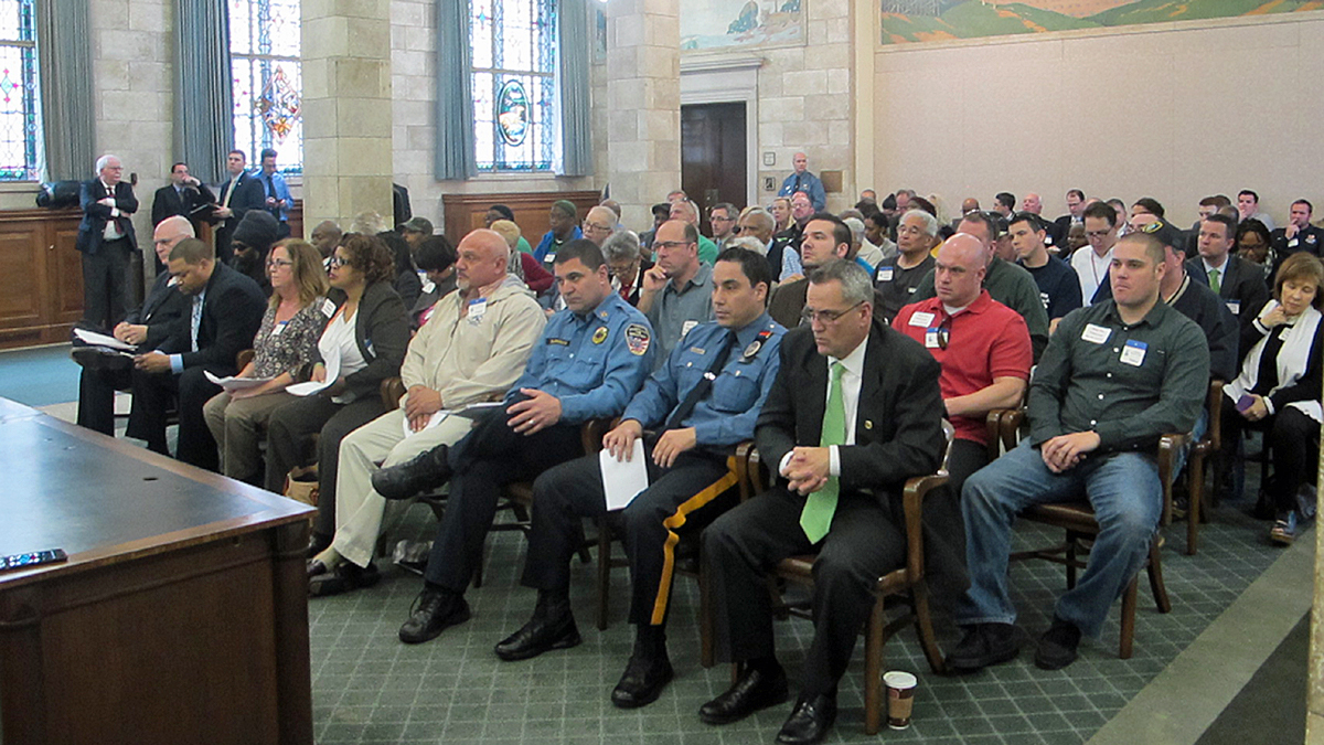 Opponents and supporters of the Atlantic City takeover measure pack New Jersey's Senate Budget Committee hearing room. (Phil Gregory/WHYY)