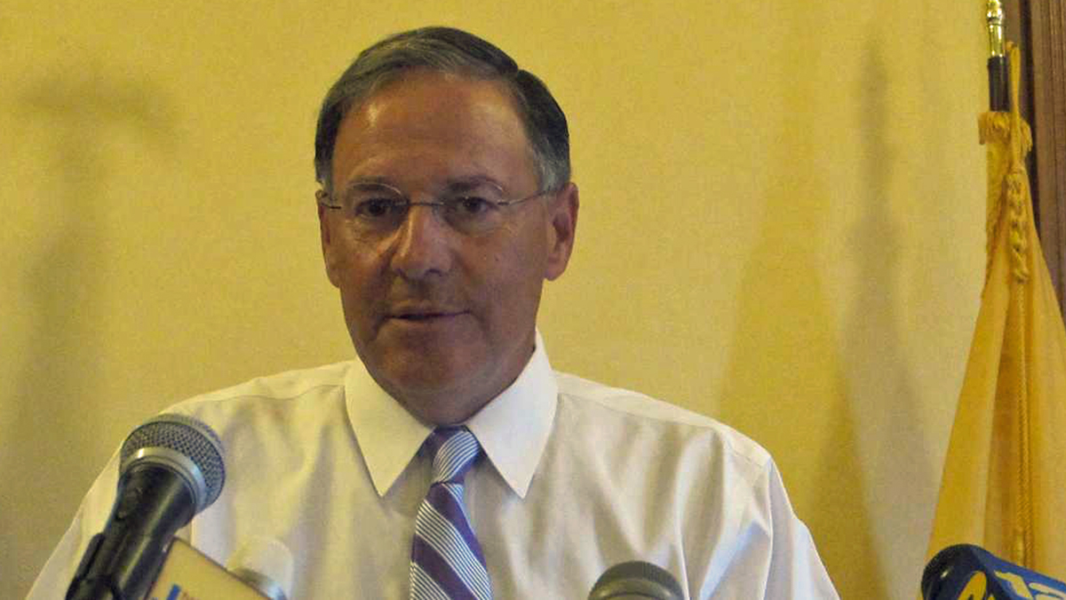 Assembly Minority Leader Jon Bramnick discusses his priorities at Statehouse news conference. (Phil Gregory/WHYY)